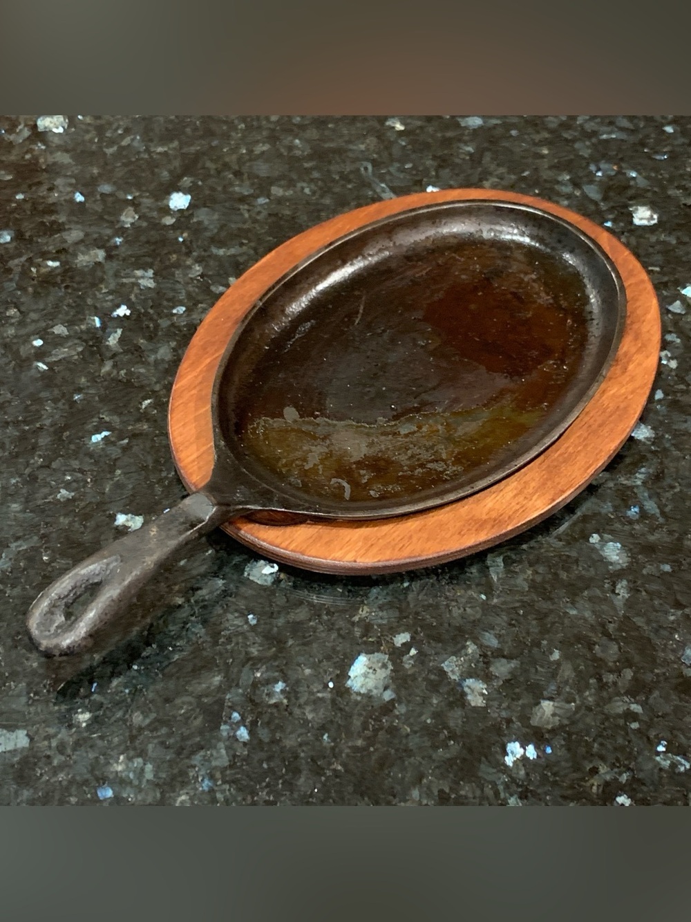 Vintage Cast Iron Sizzle Server Oval Fajita Skillet with Wooden Trivet